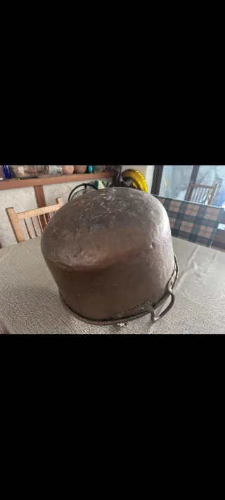 Grande pentola di rame antico