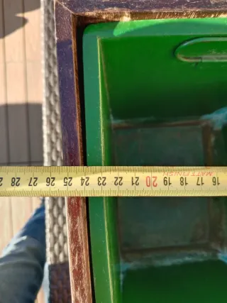 Macetero de madera y latón