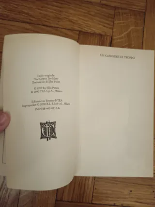 Un cadavere di troppo - Ellis Peters.