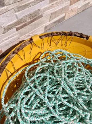 Palancre de pesca enrollada en cesta