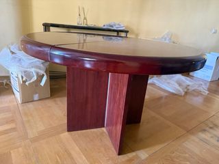 Mesa de caoba redonda