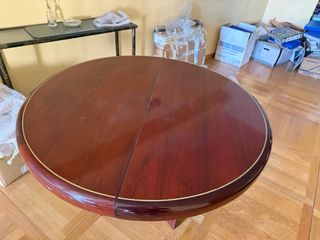 Mesa de caoba redonda