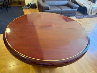 Mesa de caoba redonda