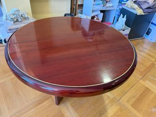 Mesa de caoba redonda