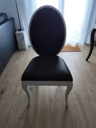 Silla madera maciza y polipiel negra.4