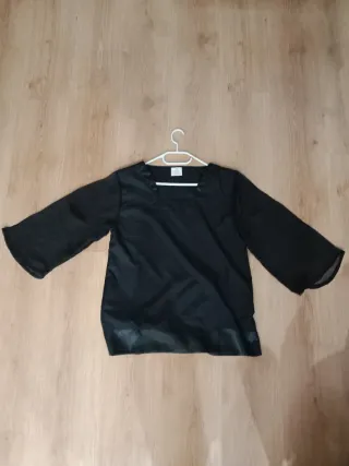 Blusa negra escote cuadrado talla M