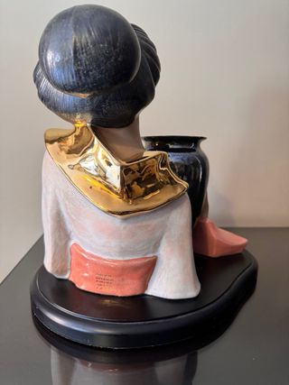 Figura Geisha con Jarrón Nadal