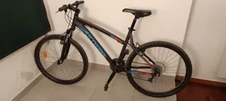 Bicicleta B'Twin Rock MTB Negra