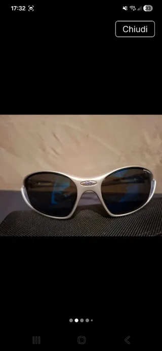 Occhiali da sole argento e blu