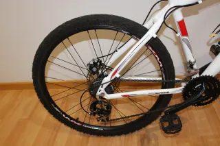 Bicicleta moma aluminio 26 pulgadas.