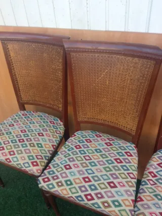 Seis sillas antiguas de rejilla