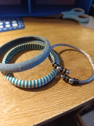 Lote de pulseras variadas