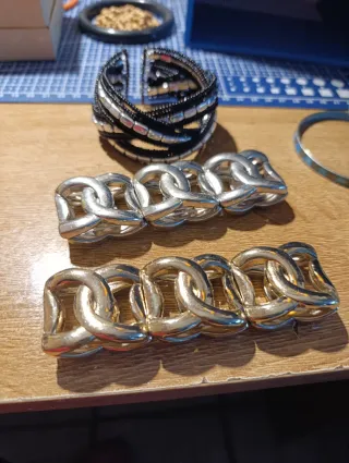 Lote de pulseras variadas