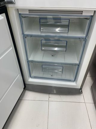 Nevera combi  AEG altura 2mtr con garantía