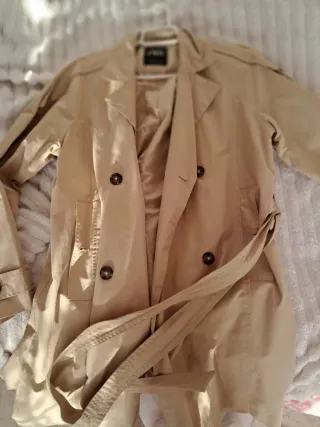 Gabardina beige con cinturón