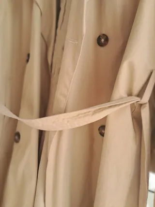 Gabardina beige con cinturón