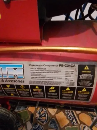 Compresor de aire rojo. Manguera 10 mts