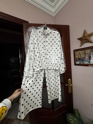 Chándal lunares blanco y negro.