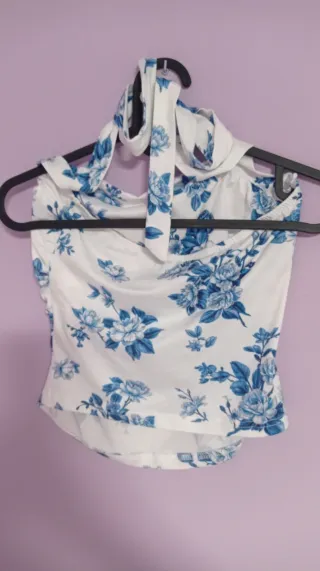 Top Shein floral azul y blanco