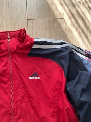 Chaqueta Deportiva Adidas Roja y Azul Marino
