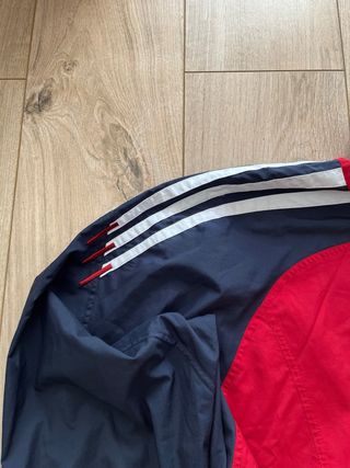 Chaqueta Deportiva Adidas Roja y Azul Marino