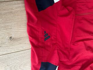 Chaqueta Deportiva Adidas Roja y Azul Marino