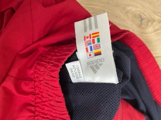 Chaqueta Deportiva Adidas Roja y Azul Marino