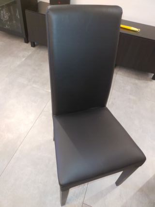 Tavolo con 4 sedie in pelle