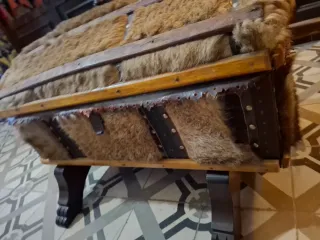 Arcón de madera s. XIX con piel