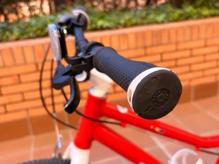 Bicicleta Woom 4 infantil en color rojo