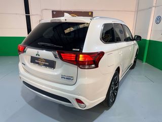 Mitsubishi Outlander PHEV 2.0 KAITEKI 2017