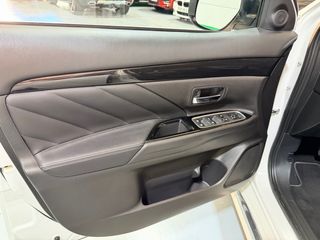 Mitsubishi Outlander PHEV 2.0 KAITEKI 2017