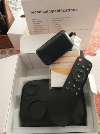 Mini Proyector Portátil Negro con mando