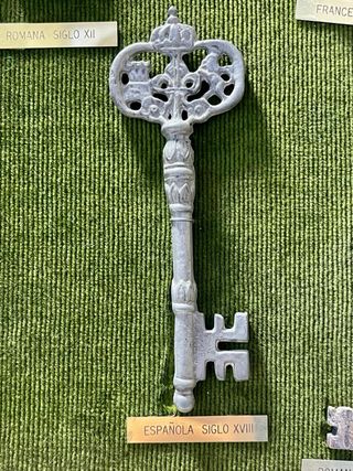 Quadro decorativo con chiavi antiche