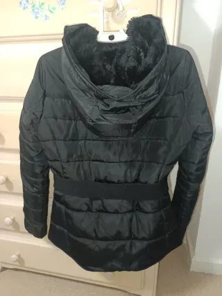 Chaquetón negro acolchado