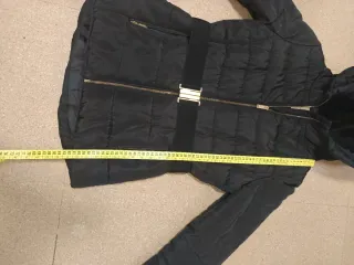 Chaquetón negro acolchado