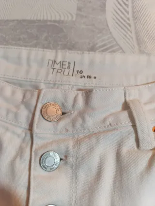 Pantalón corto blanco mujer roto