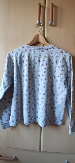 Sudadera gris con donuts