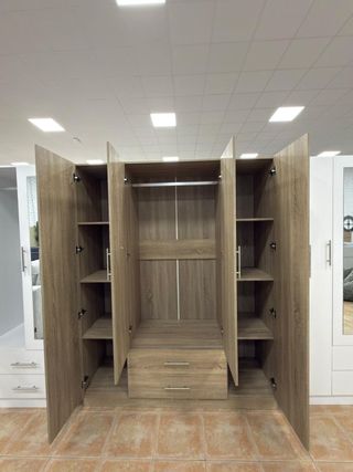 Nuevo armario de 4 puertas con espejo en OFERTA!!