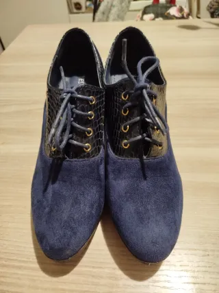 Scarpe donna blu con tacco e lacci