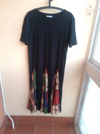 Vestido negro y estampado, manga corta