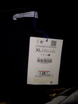 Vestido negro y estampado, manga corta