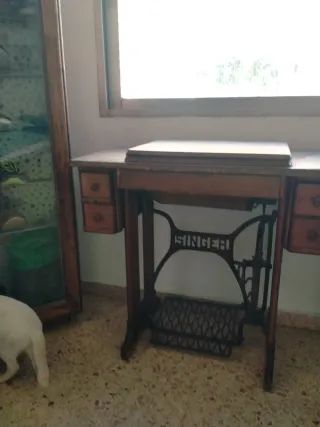 Máquina de coser Singer antigua ocultable