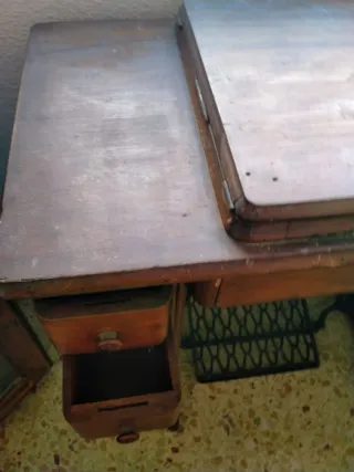 Máquina de coser Singer antigua ocultable