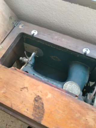 Máquina de coser Singer antigua ocultable