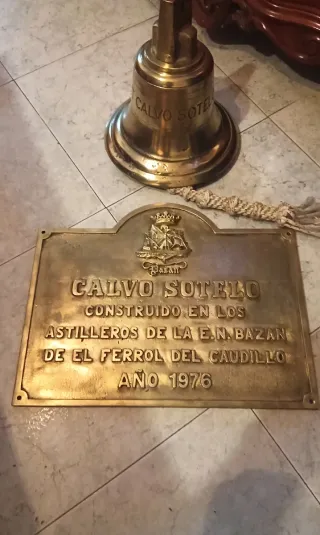 Campana y placa de barco Calvo Sotelo