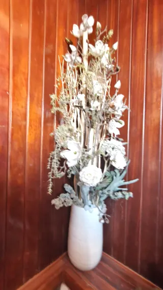 Florero Cerámica Blanco Grande con Flores