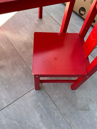 Mesa y 2 sillas rojas IKEA KRITTER