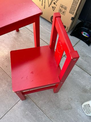 Mesa y 2 sillas rojas IKEA KRITTER