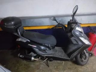 Kymco Yager 125 GT Maxi Scooter Negra